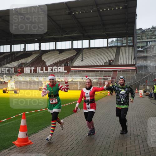 07.12.2025 - St. Pauli X-Mass-Run No. 15 Fabian Wolf http://msf.ph/oto/9414293 07.12.2025 11:22:06 Ziel 1284, 1297, 1775, 1779, 1904, 3474, 3475, 3820, 3821 meine-sportfotos.de