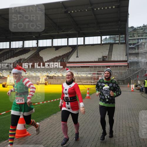 07.12.2025 - St. Pauli X-Mass-Run No. 15 Fabian Wolf http://msf.ph/oto/9414299 07.12.2025 11:22:07 Ziel 1284, 1297, 1775, 1779, 1904, 3474, 3475, 3820, 3821 meine-sportfotos.de
