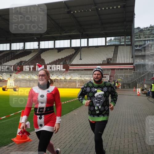 07.12.2025 - St. Pauli X-Mass-Run No. 15 Fabian Wolf http://msf.ph/oto/9414305 07.12.2025 11:22:07 Ziel 1284, 1297, 1775, 1779, 1904, 3474, 3475, 3820, 3821 meine-sportfotos.de