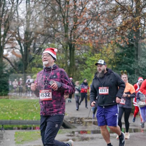 07.12.2025 - St. Pauli X-Mass-Run No. 15 Michael Burmester http://msf.ph/oto/9414312 07.12.2025 10:04:47 Laufen 15, 4532, 4531, 36 meine-sportfotos.de
