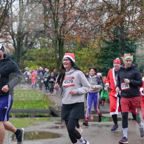 07.12.2025 - St. Pauli X-Mass-Run No. 15 Michael Burmester http://msf.ph/oto/9414318 07.12.2025 10:04:48 Laufen 15, 4529, 20, 4135 meine-sportfotos.de