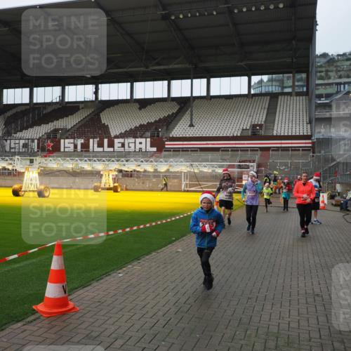 07.12.2025 - St. Pauli X-Mass-Run No. 15 Fabian Wolf http://msf.ph/oto/9414344 07.12.2025 11:22:28 Ziel 1349, 1391, 1431, 2550, 2557, 2812, 2985, 3127 meine-sportfotos.de