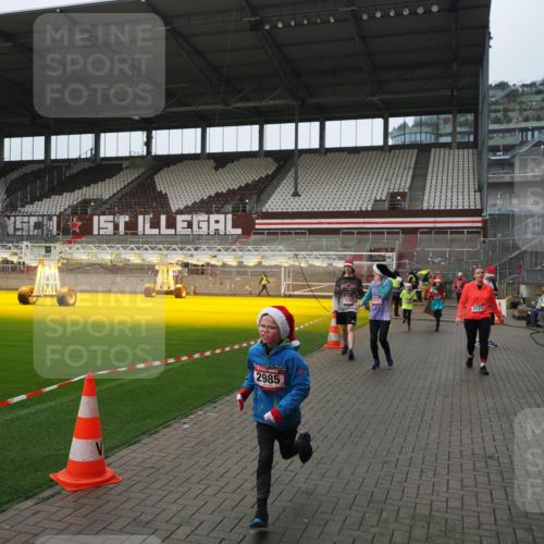 07.12.2025 - St. Pauli X-Mass-Run No. 15 Fabian Wolf http://msf.ph/oto/9414350 07.12.2025 11:22:28 Ziel 1349, 1391, 1431, 2550, 2557, 2812, 2985, 3127 meine-sportfotos.de
