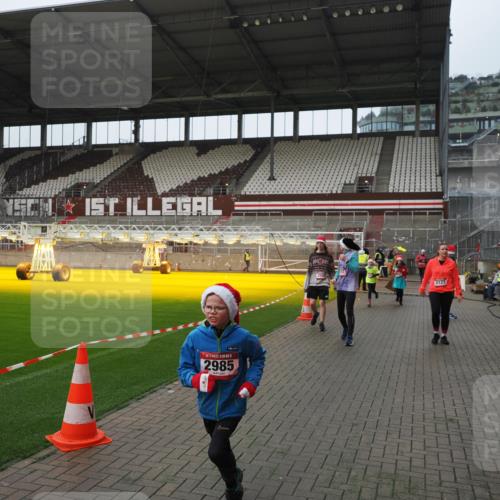 07.12.2025 - St. Pauli X-Mass-Run No. 15 Fabian Wolf http://msf.ph/oto/9414353 07.12.2025 11:22:28 Ziel 1349, 1391, 1431, 2550, 2557, 2812, 2985, 3127 meine-sportfotos.de