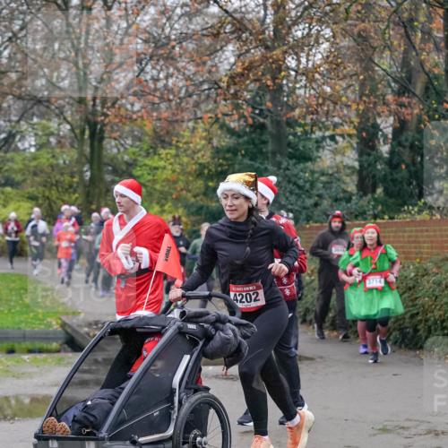 07.12.2025 - St. Pauli X-Mass-Run No. 15 Michael Burmester http://msf.ph/oto/9414357 07.12.2025 10:04:50 Laufen 5, 4202, 3714 meine-sportfotos.de
