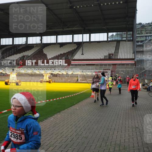 07.12.2025 - St. Pauli X-Mass-Run No. 15 Fabian Wolf http://msf.ph/oto/9414359 07.12.2025 11:22:29 Ziel 1349, 1391, 1431, 2550, 2557, 2812, 2985, 3127 meine-sportfotos.de