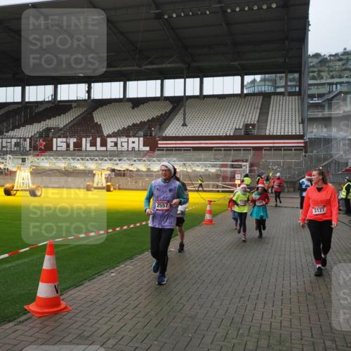 07.12.2025 - St. Pauli X-Mass-Run No. 15 Fabian Wolf http://msf.ph/oto/9414364 07.12.2025 11:22:31 Ziel 520, 1349, 1391, 1431, 2550, 2557, 2812, 2985, 3127 meine-sportfotos.de