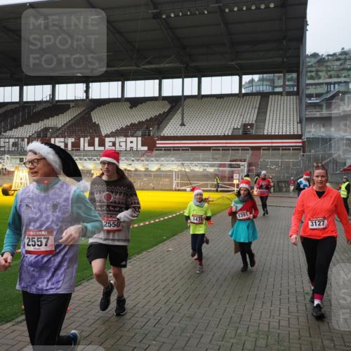 07.12.2025 - St. Pauli X-Mass-Run No. 15 Fabian Wolf http://msf.ph/oto/9414385 07.12.2025 11:22:32 Ziel 520, 1349, 1391, 1431, 2550, 2557, 2812, 2985, 3127 meine-sportfotos.de