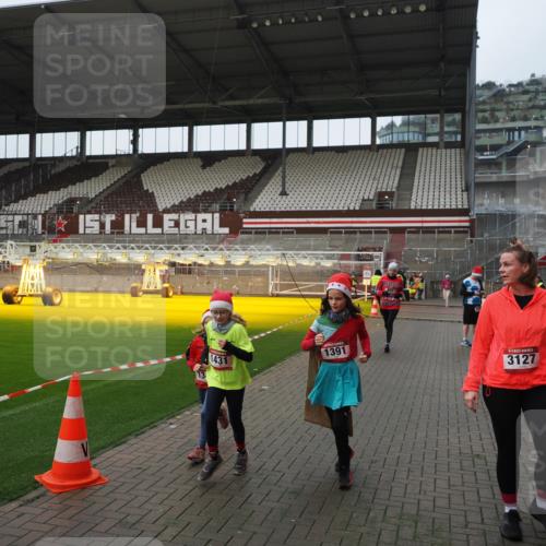 07.12.2025 - St. Pauli X-Mass-Run No. 15 Fabian Wolf http://msf.ph/oto/9414397 07.12.2025 11:22:33 Ziel 520, 1349, 1391, 1431, 2550, 2557, 2812, 2985, 3127 meine-sportfotos.de