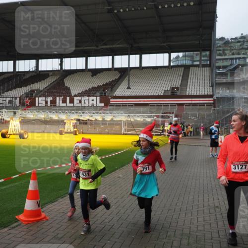 07.12.2025 - St. Pauli X-Mass-Run No. 15 Fabian Wolf http://msf.ph/oto/9414400 07.12.2025 11:22:33 Ziel 520, 1349, 1391, 1431, 2550, 2557, 2812, 2985, 3127 meine-sportfotos.de
