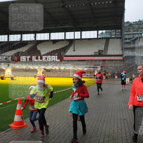 07.12.2025 - St. Pauli X-Mass-Run No. 15 Fabian Wolf http://msf.ph/oto/9414404 07.12.2025 11:22:33 Ziel 520, 1349, 1391, 1431, 2550, 2557, 2812, 2985, 3127 meine-sportfotos.de