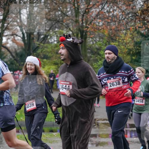 07.12.2025 - St. Pauli X-Mass-Run No. 15 Michael Burmester http://msf.ph/oto/9414405 07.12.2025 10:04:55 Laufen 4039, 3644, 2638, 3458 meine-sportfotos.de