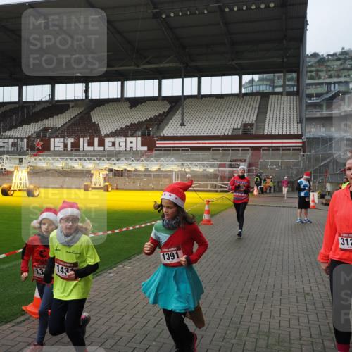 07.12.2025 - St. Pauli X-Mass-Run No. 15 Fabian Wolf http://msf.ph/oto/9414406 07.12.2025 11:22:33 Ziel 520, 1349, 1391, 1431, 2550, 2557, 2812, 2985, 3127 meine-sportfotos.de