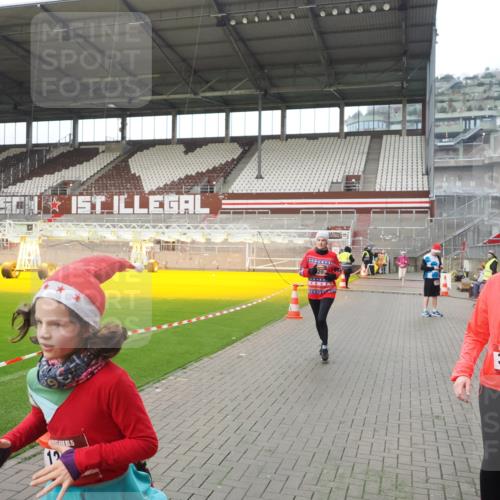 07.12.2025 - St. Pauli X-Mass-Run No. 15 Fabian Wolf http://msf.ph/oto/9414416 07.12.2025 11:22:34 Ziel 520, 1018, 1349, 1391, 1431, 2550, 2557, 2812, 2985, 3127 meine-sportfotos.de