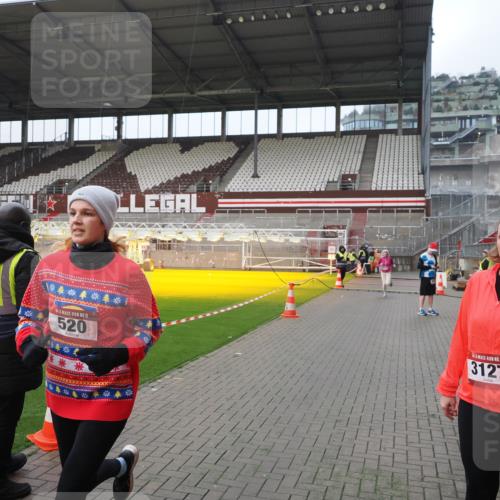 07.12.2025 - St. Pauli X-Mass-Run No. 15 Fabian Wolf http://msf.ph/oto/9414428 07.12.2025 11:22:35 Ziel 520, 1018, 1349, 1391, 1431, 2550, 2557, 2985, 3127 meine-sportfotos.de