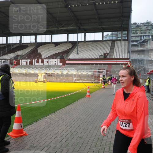 07.12.2025 - St. Pauli X-Mass-Run No. 15 Fabian Wolf http://msf.ph/oto/9414440 07.12.2025 11:22:36 Ziel 520, 1018, 1349, 1391, 1431, 2550, 2557, 2985, 3127 meine-sportfotos.de