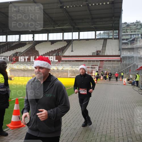 07.12.2025 - St. Pauli X-Mass-Run No. 15 Fabian Wolf http://msf.ph/oto/9414580 07.12.2025 11:23:10 Ziel 21, 69, 1141, 2023, 2373, 2821, 2823, 4249, 4824 meine-sportfotos.de