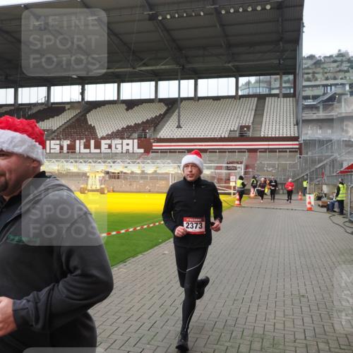 07.12.2025 - St. Pauli X-Mass-Run No. 15 Fabian Wolf http://msf.ph/oto/9414583 07.12.2025 11:23:10 Ziel 21, 69, 1141, 2023, 2373, 2821, 2823, 4249, 4824 meine-sportfotos.de