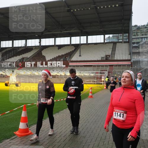 07.12.2025 - St. Pauli X-Mass-Run No. 15 Fabian Wolf http://msf.ph/oto/9414622 07.12.2025 11:23:26 Ziel 714, 1141, 2037, 2821, 2823, 3302, 4648 meine-sportfotos.de