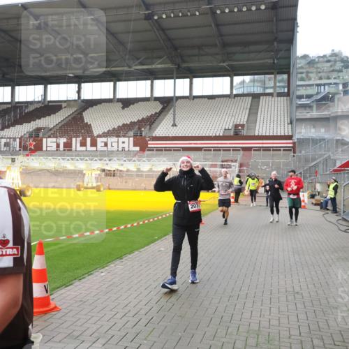 07.12.2025 - St. Pauli X-Mass-Run No. 15 Fabian Wolf http://msf.ph/oto/9414672 07.12.2025 11:23:35 Ziel 714, 2037, 2387, 2389, 2409, 3190, 3191, 3302, 4648 meine-sportfotos.de