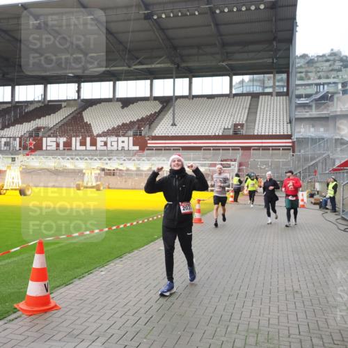 07.12.2025 - St. Pauli X-Mass-Run No. 15 Fabian Wolf http://msf.ph/oto/9414676 07.12.2025 11:23:35 Ziel 714, 2037, 2387, 2389, 2409, 3190, 3191, 3302, 4648 meine-sportfotos.de