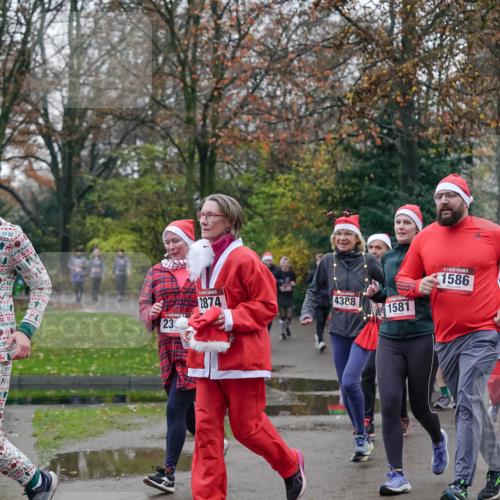 07.12.2025 - St. Pauli X-Mass-Run No. 15 Michael Burmester http://msf.ph/oto/9414704 07.12.2025 10:05:17 Laufen 2874, 4388, 1581, 23, 15, 1586 meine-sportfotos.de