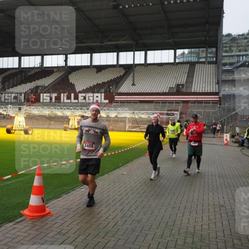 07.12.2025 - St. Pauli X-Mass-Run No. 15 Fabian Wolf http://msf.ph/oto/9414712 07.12.2025 11:23:38 Ziel 2037, 2387, 2389, 2409, 3190, 3191, 3302, 4648 meine-sportfotos.de