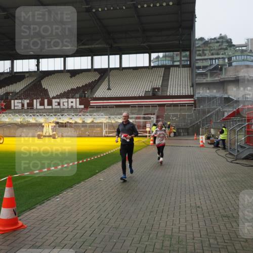 07.12.2025 - St. Pauli X-Mass-Run No. 15 Fabian Wolf http://msf.ph/oto/9414757 07.12.2025 11:23:47 Ziel 593, 2387, 2389, 2409, 3071, 3190, 3191 meine-sportfotos.de