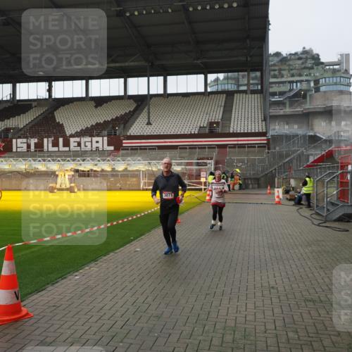 07.12.2025 - St. Pauli X-Mass-Run No. 15 Fabian Wolf http://msf.ph/oto/9414760 07.12.2025 11:23:47 Ziel 593, 2387, 2389, 2409, 3071, 3190, 3191 meine-sportfotos.de