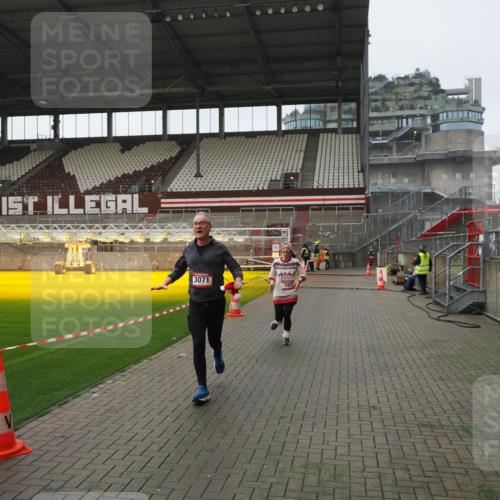 07.12.2025 - St. Pauli X-Mass-Run No. 15 Fabian Wolf http://msf.ph/oto/9414770 07.12.2025 11:23:48 Ziel 593, 2387, 2389, 2409, 3071, 3190, 3191 meine-sportfotos.de