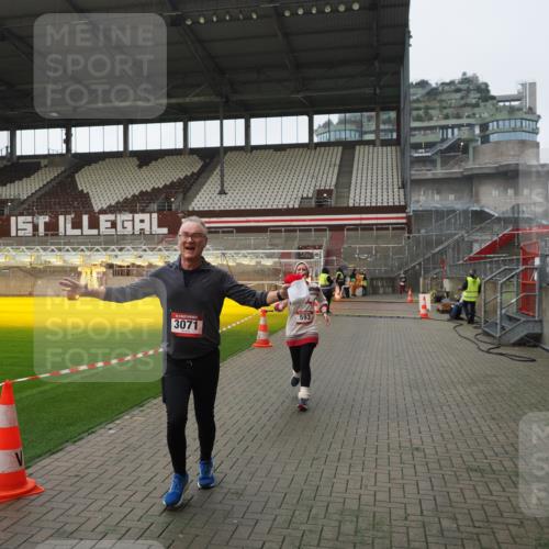 07.12.2025 - St. Pauli X-Mass-Run No. 15 Fabian Wolf http://msf.ph/oto/9414780 07.12.2025 11:23:48 Ziel 593, 2387, 2389, 2409, 3071, 3190, 3191 meine-sportfotos.de