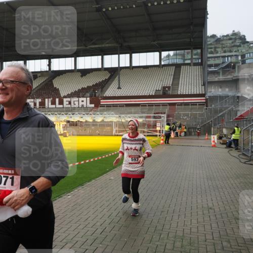 07.12.2025 - St. Pauli X-Mass-Run No. 15 Fabian Wolf http://msf.ph/oto/9414793 07.12.2025 11:23:49 Ziel 593, 2387, 2389, 2409, 3071, 3190, 3191 meine-sportfotos.de