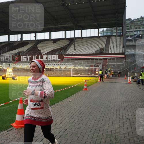 07.12.2025 - St. Pauli X-Mass-Run No. 15 Fabian Wolf http://msf.ph/oto/9414807 07.12.2025 11:23:50 Ziel 593, 2387, 2389, 2409, 3071, 3190, 3191 meine-sportfotos.de