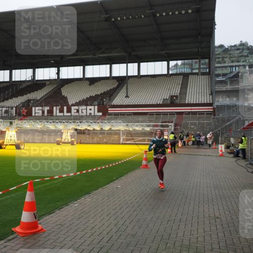 07.12.2025 - St. Pauli X-Mass-Run No. 15 Fabian Wolf http://msf.ph/oto/9414824 07.12.2025 11:23:58 Ziel 593, 2814, 3071 meine-sportfotos.de