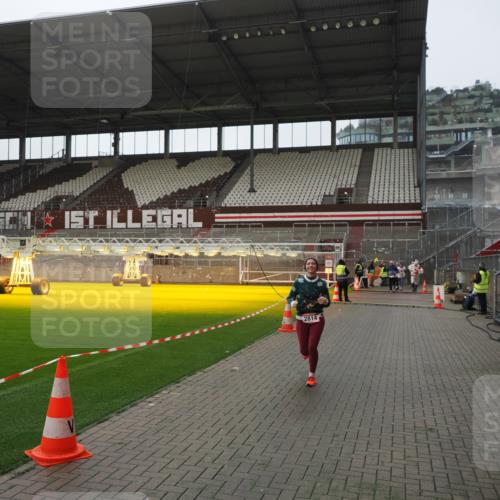 07.12.2025 - St. Pauli X-Mass-Run No. 15 Fabian Wolf http://msf.ph/oto/9414827 07.12.2025 11:23:58 Ziel 593, 2814, 3071 meine-sportfotos.de