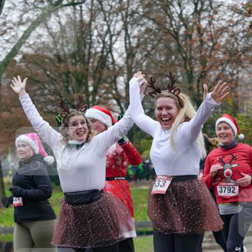 07.12.2025 - St. Pauli X-Mass-Run No. 15 Michael Burmester http://msf.ph/oto/9414892 07.12.2025 10:05:52 Laufen 2441, 33, 3792 meine-sportfotos.de