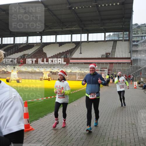 07.12.2025 - St. Pauli X-Mass-Run No. 15 Fabian Wolf http://msf.ph/oto/9414912 07.12.2025 11:24:10 Ziel 813, 2386, 2388, 2814, 3361, 4840, 4841 meine-sportfotos.de