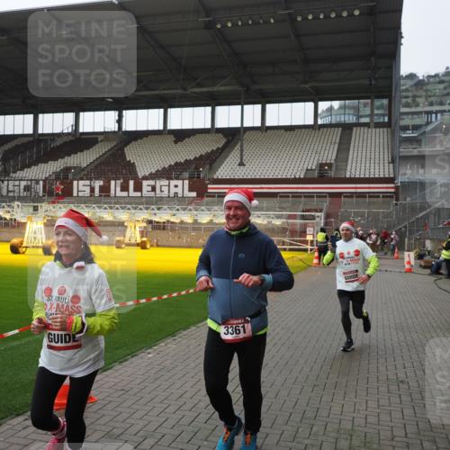 07.12.2025 - St. Pauli X-Mass-Run No. 15 Fabian Wolf http://msf.ph/oto/9414922 07.12.2025 11:24:11 Ziel 813, 2386, 2388, 2814, 3361, 4840, 4841 meine-sportfotos.de