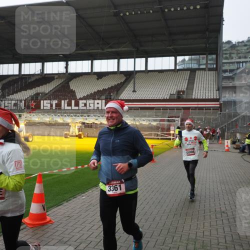 07.12.2025 - St. Pauli X-Mass-Run No. 15 Fabian Wolf http://msf.ph/oto/9414926 07.12.2025 11:24:11 Ziel 813, 2386, 2388, 2814, 3361, 4840, 4841 meine-sportfotos.de