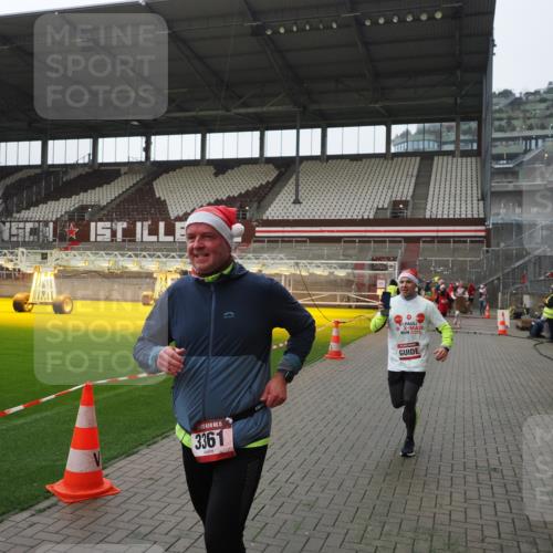 07.12.2025 - St. Pauli X-Mass-Run No. 15 Fabian Wolf http://msf.ph/oto/9414929 07.12.2025 11:24:11 Ziel 813, 2386, 2388, 2814, 3361, 4840, 4841 meine-sportfotos.de