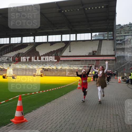 07.12.2025 - St. Pauli X-Mass-Run No. 15 Fabian Wolf http://msf.ph/oto/9414973 07.12.2025 11:24:16 Ziel 672, 813, 2386, 2388, 2605, 2606, 2875, 2881, 3361, 4840, 4841 meine-sportfotos.de