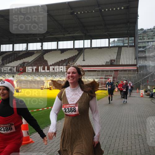 07.12.2025 - St. Pauli X-Mass-Run No. 15 Fabian Wolf http://msf.ph/oto/9415000 07.12.2025 11:24:18 Ziel 672, 813, 1773, 2386, 2388, 2605, 2606, 2875, 2881, 3361, 4840, 4841 meine-sportfotos.de