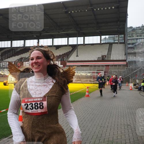 07.12.2025 - St. Pauli X-Mass-Run No. 15 Fabian Wolf http://msf.ph/oto/9415004 07.12.2025 11:24:18 Ziel 672, 813, 1773, 2386, 2388, 2605, 2606, 2875, 2881, 3361, 4840, 4841 meine-sportfotos.de