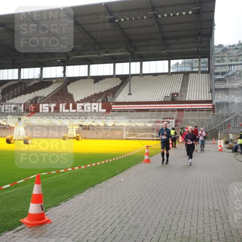 07.12.2025 - St. Pauli X-Mass-Run No. 15 Fabian Wolf http://msf.ph/oto/9415010 07.12.2025 11:24:19 Ziel 672, 813, 1773, 2386, 2388, 2605, 2606, 2875, 2881, 3361, 4840, 4841 meine-sportfotos.de