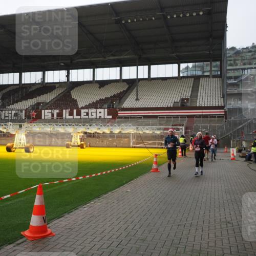 07.12.2025 - St. Pauli X-Mass-Run No. 15 Fabian Wolf http://msf.ph/oto/9415013 07.12.2025 11:24:19 Ziel 672, 813, 1773, 2386, 2388, 2605, 2606, 2875, 2881, 3361, 4840, 4841 meine-sportfotos.de