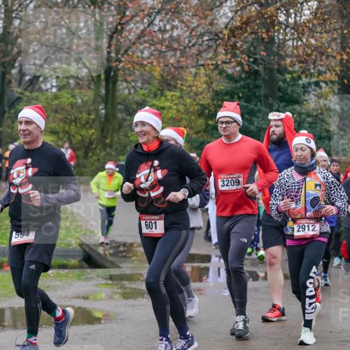 07.12.2025 - St. Pauli X-Mass-Run No. 15 Michael Burmester http://msf.ph/oto/9415021 07.12.2025 10:06:17 Laufen 594, 15, 601, 3209, 2912 meine-sportfotos.de