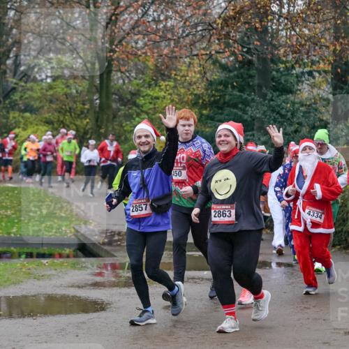 07.12.2025 - St. Pauli X-Mass-Run No. 15 Michael Burmester http://msf.ph/oto/9415032 07.12.2025 10:06:20 Laufen 2857, 450, 2863, 4334 meine-sportfotos.de