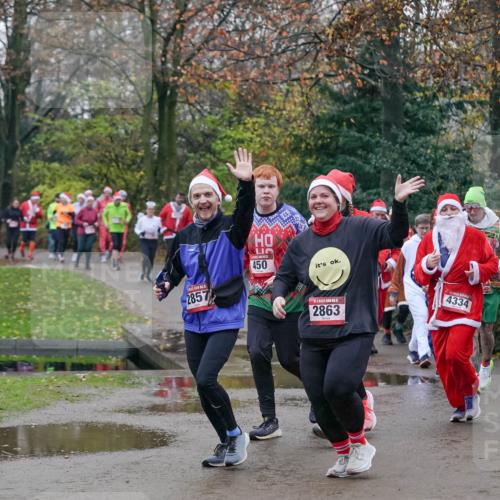 07.12.2025 - St. Pauli X-Mass-Run No. 15 Michael Burmester http://msf.ph/oto/9415033 07.12.2025 10:06:20 Laufen 2857, 450, 2863, 4334 meine-sportfotos.de
