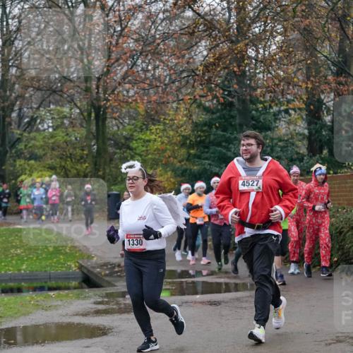 07.12.2025 - St. Pauli X-Mass-Run No. 15 Michael Burmester http://msf.ph/oto/9415052 07.12.2025 10:06:30 Laufen 1330, 4527 meine-sportfotos.de