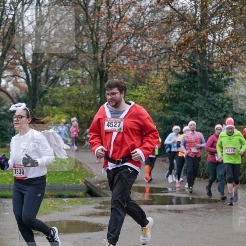 07.12.2025 - St. Pauli X-Mass-Run No. 15 Michael Burmester http://msf.ph/oto/9415054 07.12.2025 10:06:31 Laufen 1330, 4527, 4149 meine-sportfotos.de